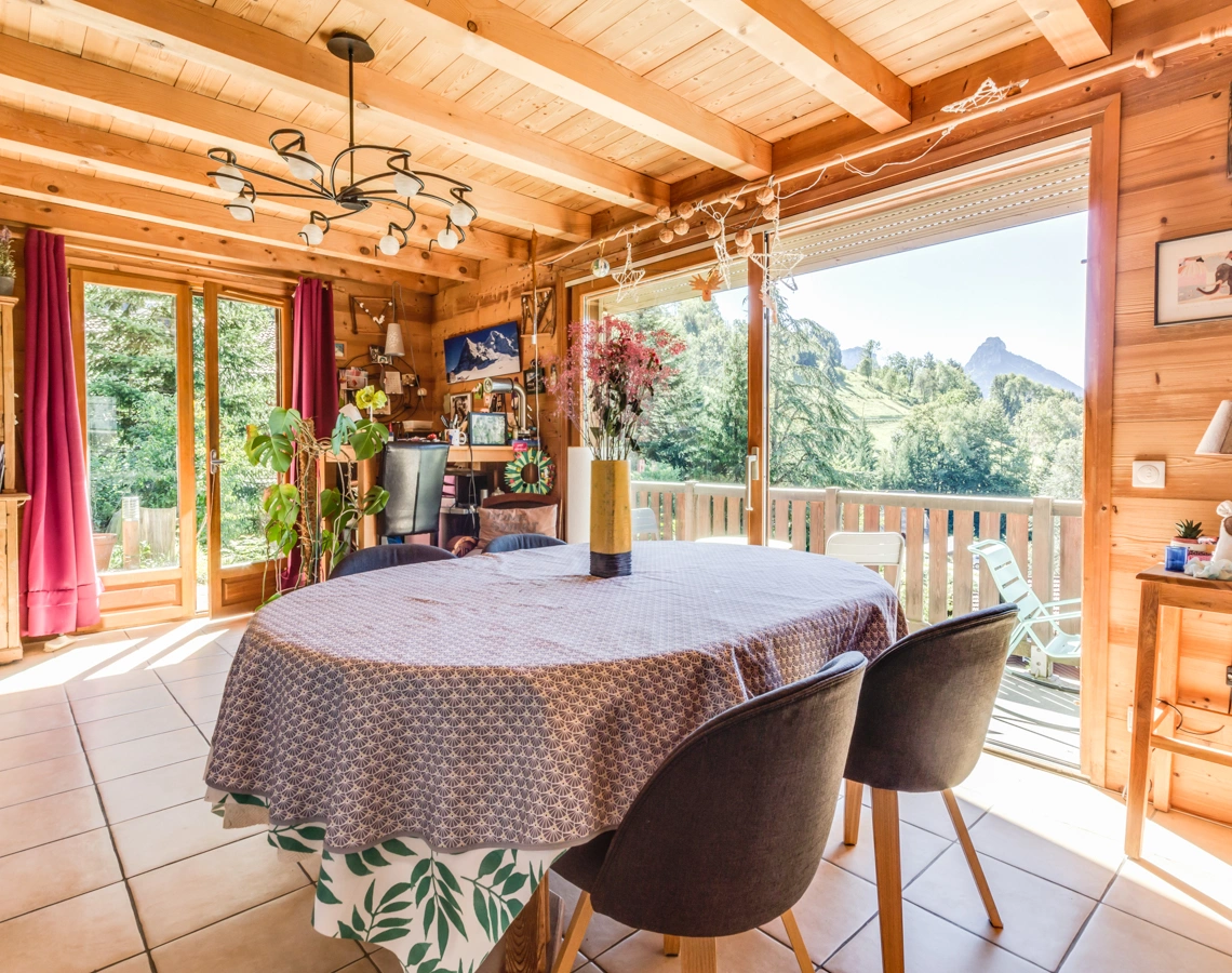 Salle à manger avec terrasse