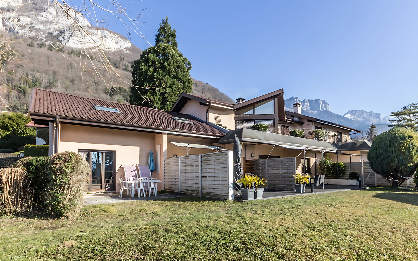 VEYRIER DU LAC - T2 duplex avec jardin et vue lac-2