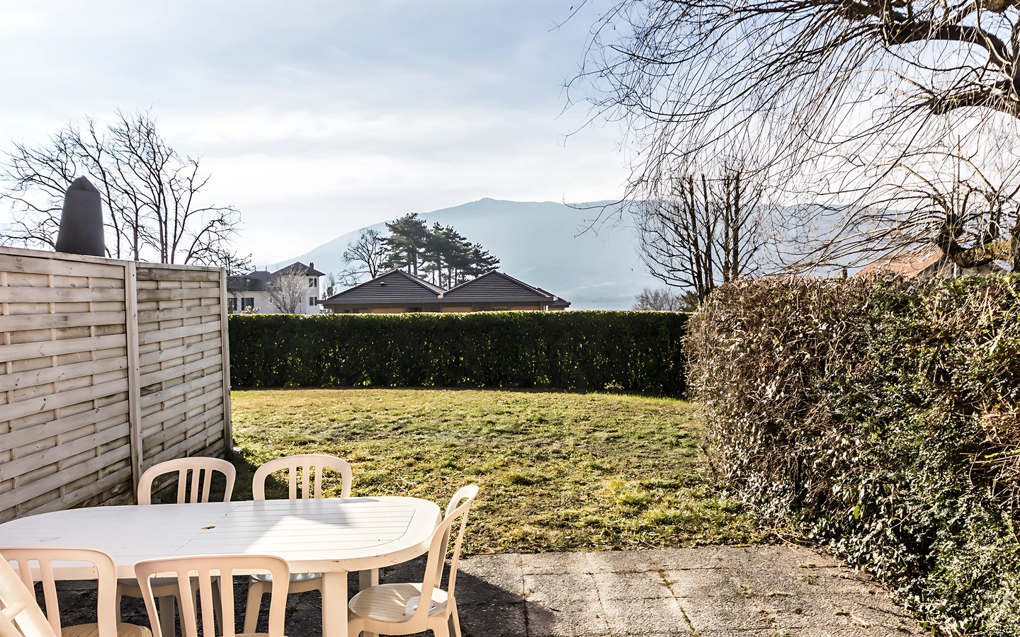 VEYRIER DU LAC - T2 duplex avec jardin et vue lac